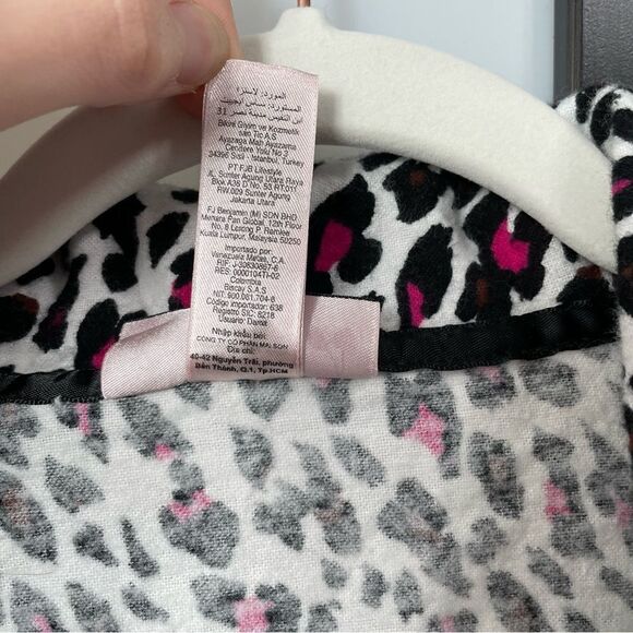 [M] La Senza Pink, White & Black Leopard Print Flannel Button Down Sleep Shirt - Picture 12 of 13